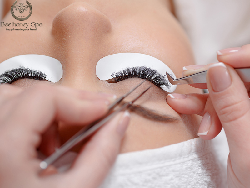 eyelash curling in danang