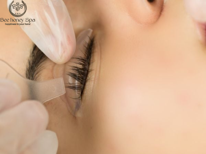eyelash curling in danang